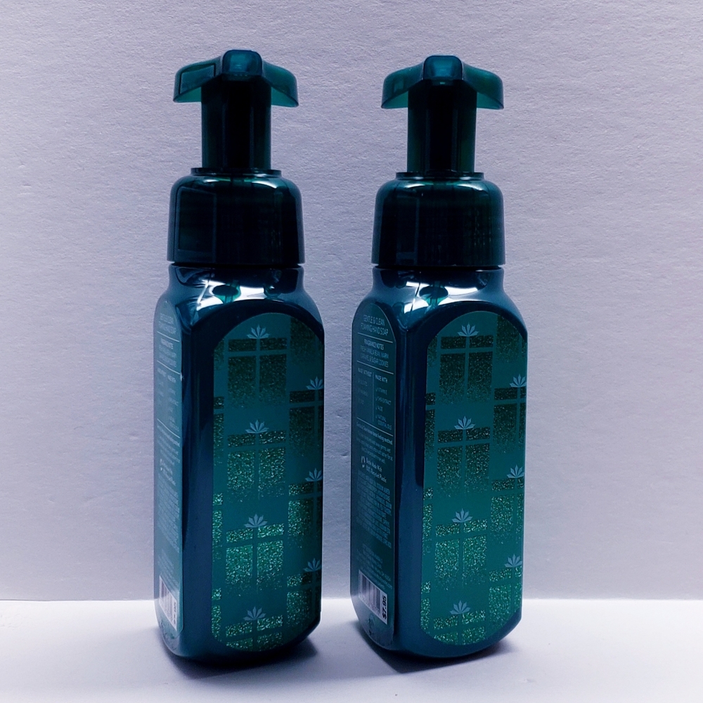 Bath & Body Works VANILLA BEAN NOEL Gentle Foaming Hand Soap, 8.75 oz (2 pcs) - Picture 2 of 3